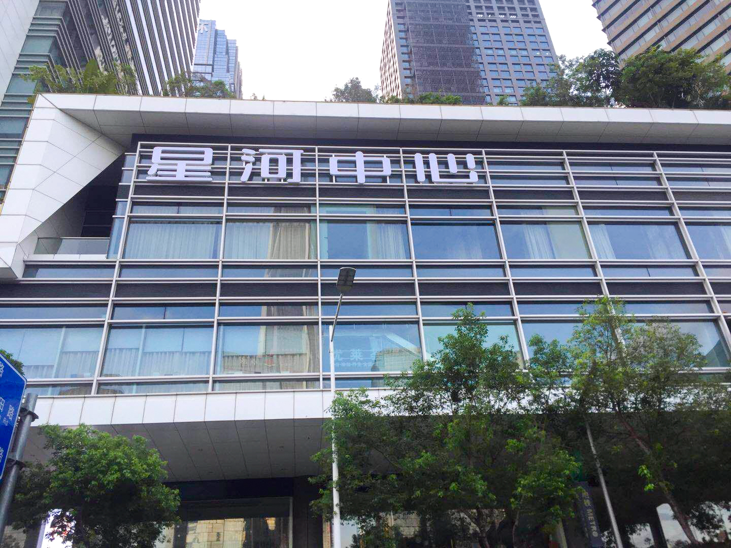樓頂智顯燈光秀為什么受企業(yè)青睞呢？